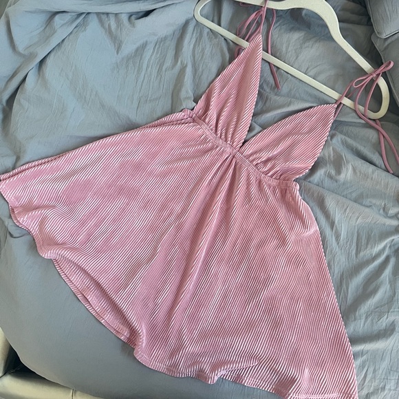 Pink dress adjustable with built in shorts - Picture 4 of 4